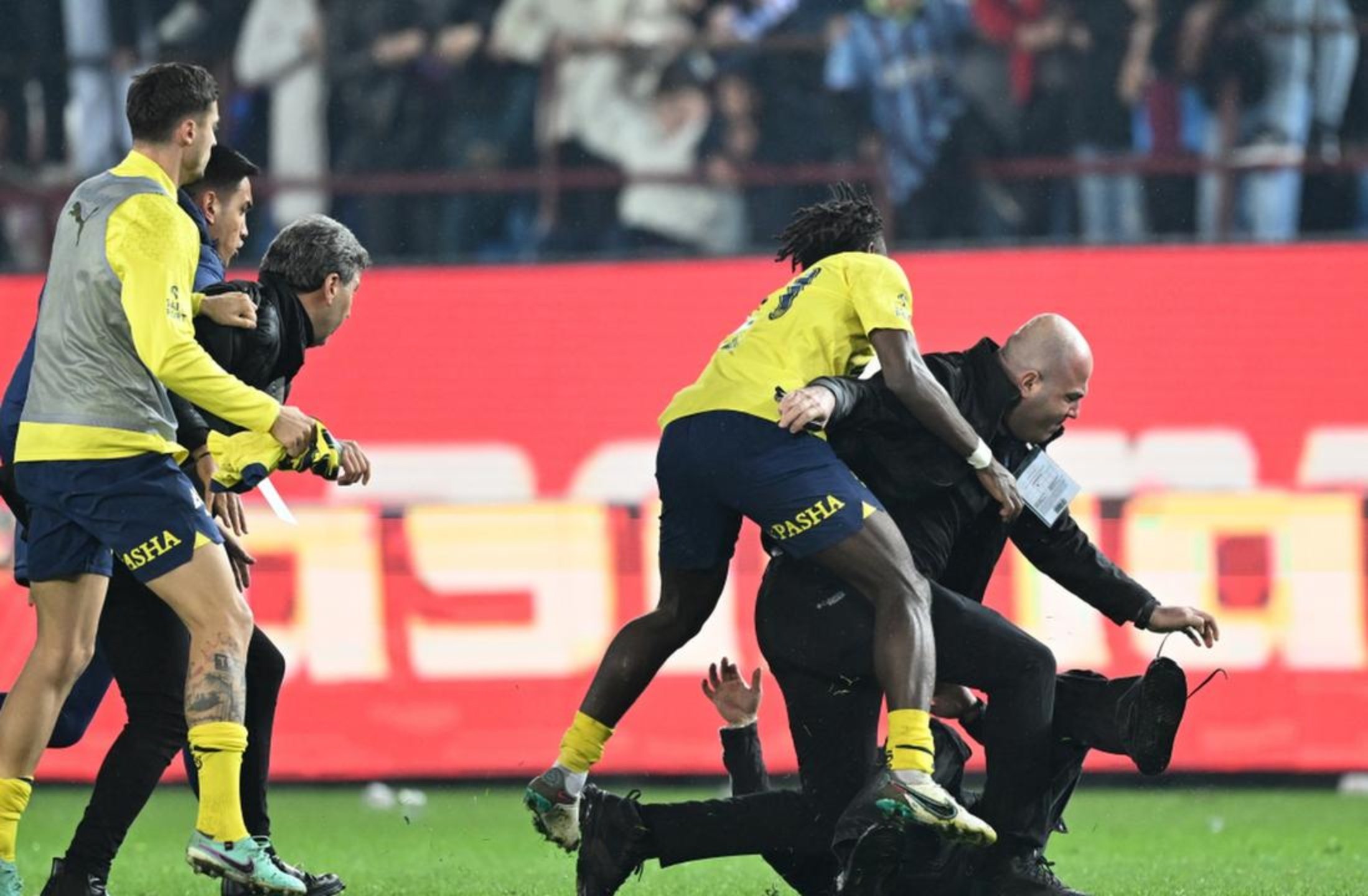 佛罗伦萨球队曼联交锋，实力碰撞的简单介绍